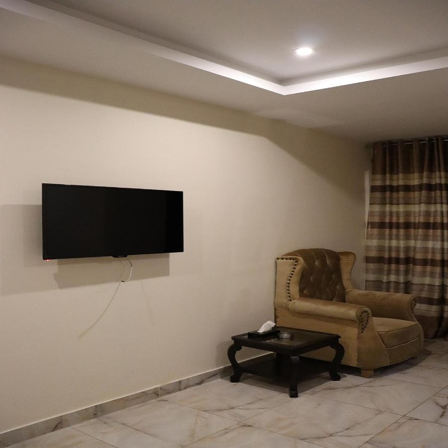 Manila Heights Hotel Naran Bagian luar foto