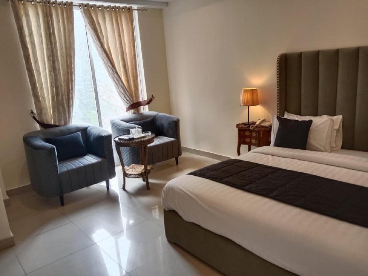 Manila Heights Hotel Naran Bagian luar foto