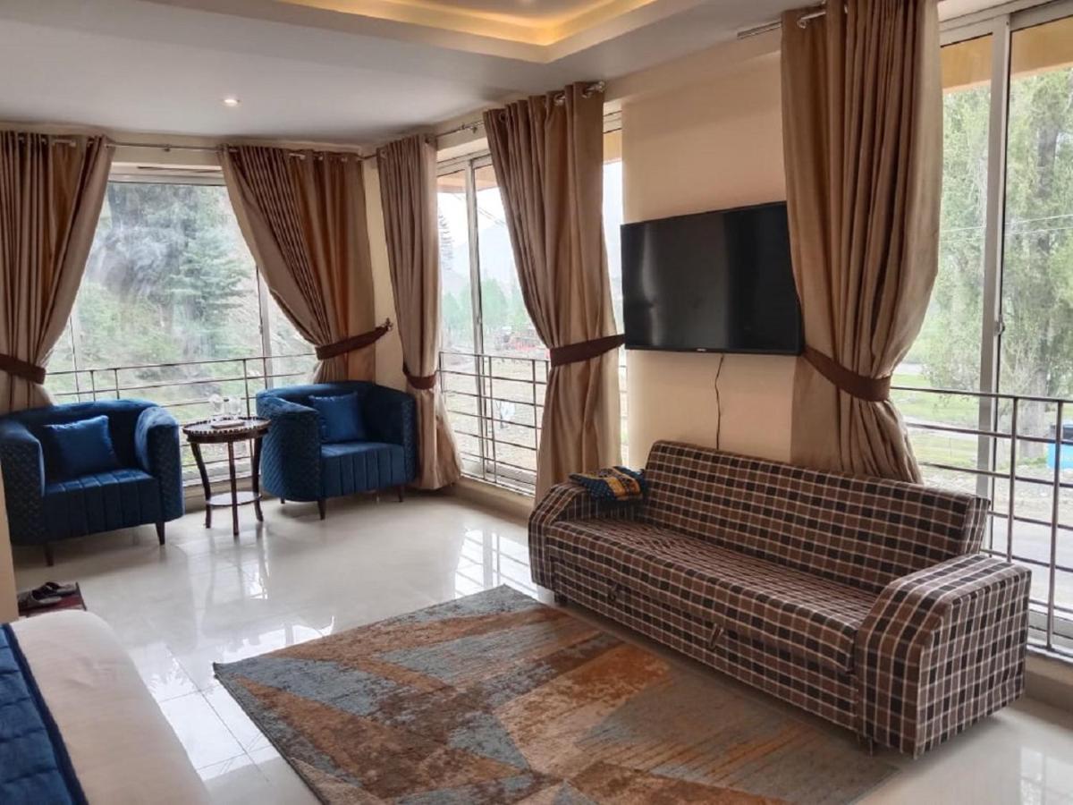 Manila Heights Hotel Naran Bagian luar foto