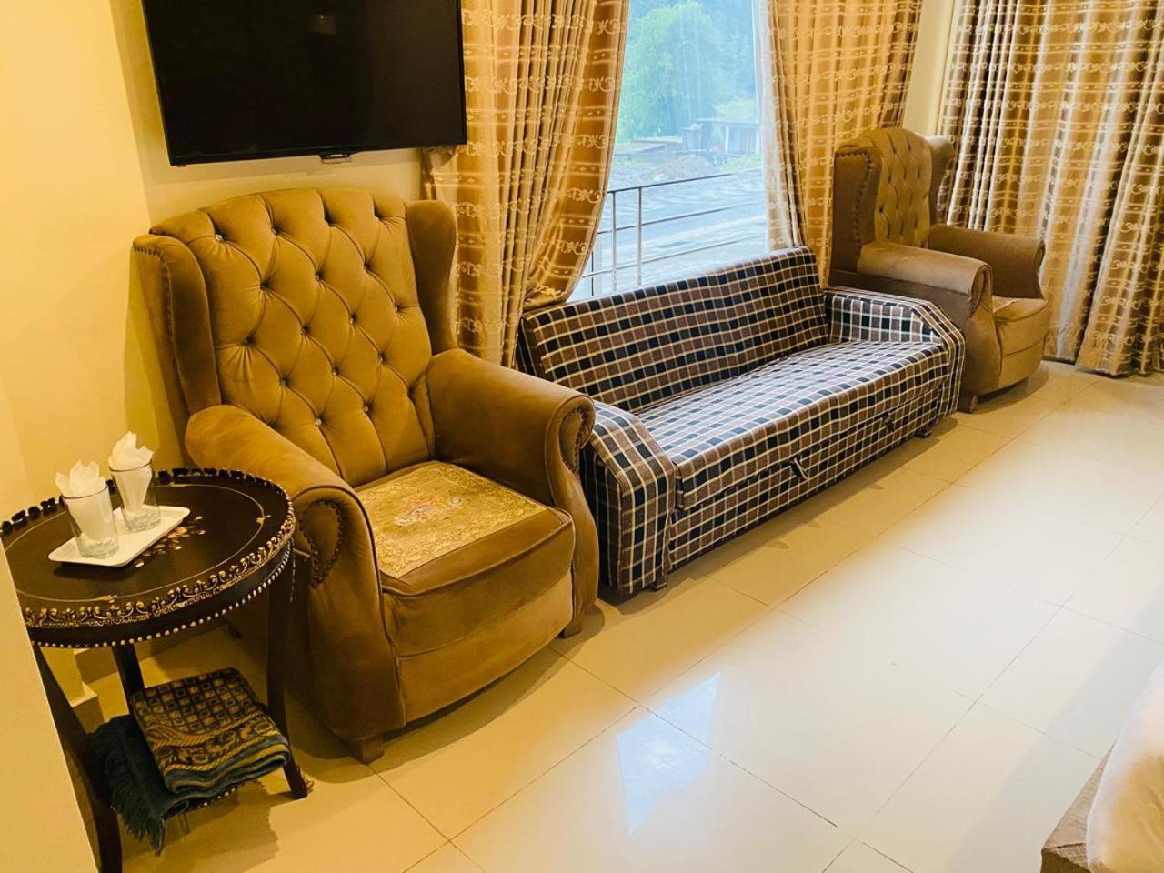 Manila Heights Hotel Naran Bagian luar foto